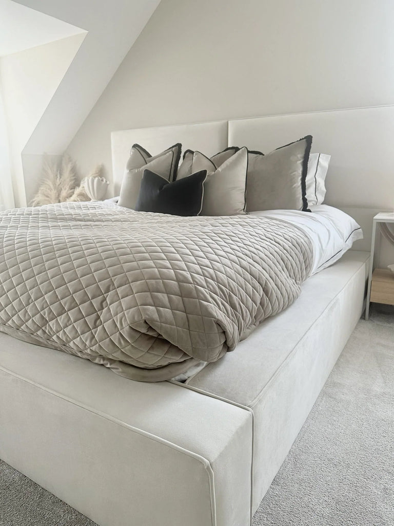 Windsor Bed