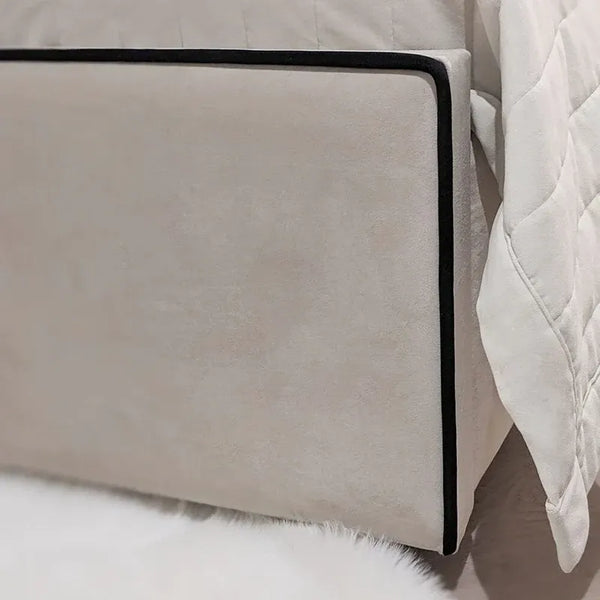 Letto Alto Ritz di Lusso a Pannelli con Profili a Contrasto